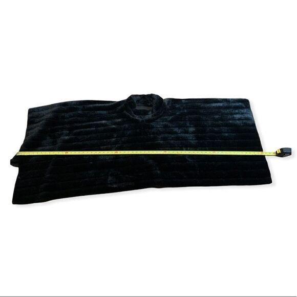 Vintage Faux Fur Poncho - Picture 5 of 6